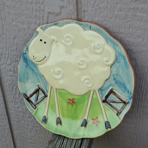 Molde Pottery Sheep / Lamb Plate - Hand Painted Embossed Folk Art–  Portugal - Picture 2 of 5